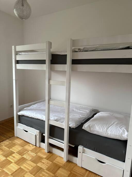 Freundliche Wohnung Naehe Weinstrasse Fuer 5 Personen Wagna Bagian luar foto