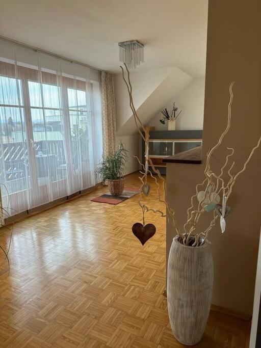 Freundliche Wohnung Naehe Weinstrasse Fuer 5 Personen Wagna Bagian luar foto